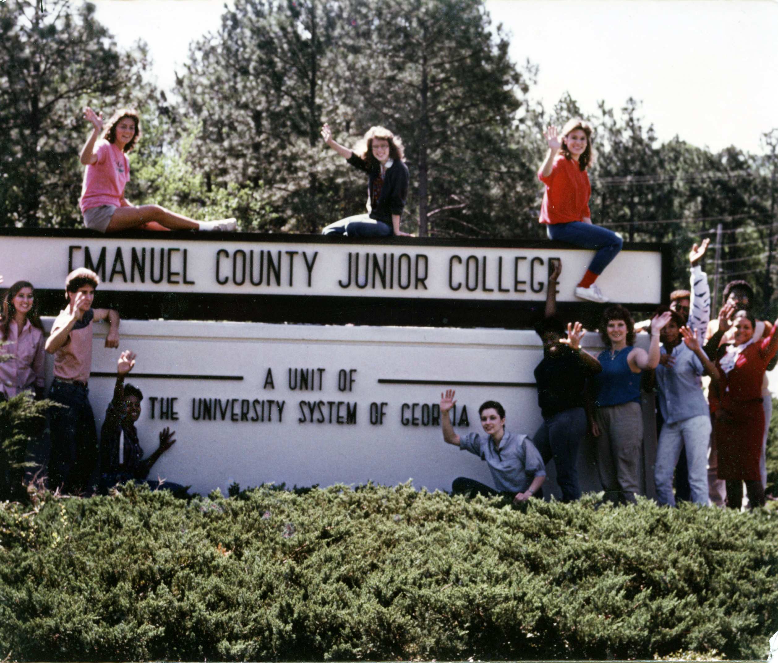 history-ecjc-sign-students